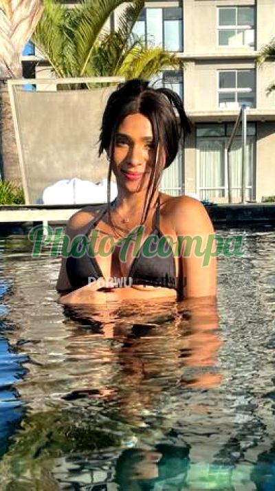Bianca, travesti no Asa Norte (Brasília / DF)