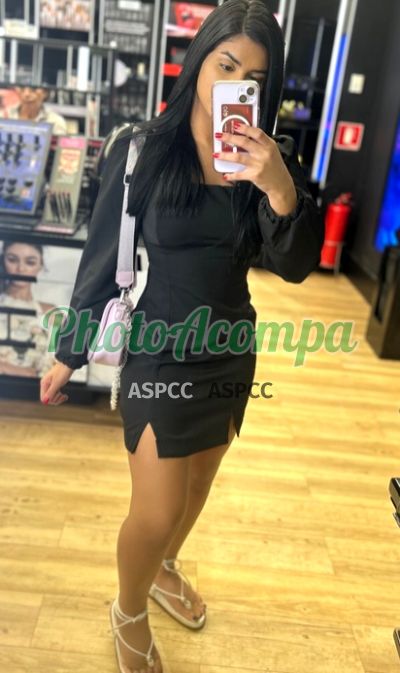 Marques, travesti em Copacabana (RJ)