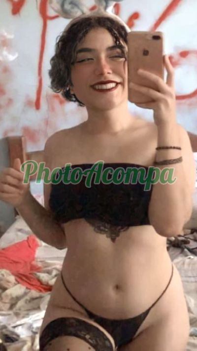 Little Nymph, mulher que faz videochamadas e sexting