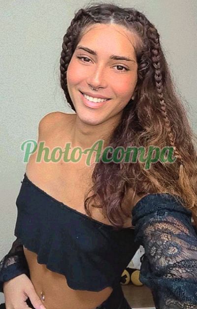 Christiane, Travesti que faz videochamadas e sexting