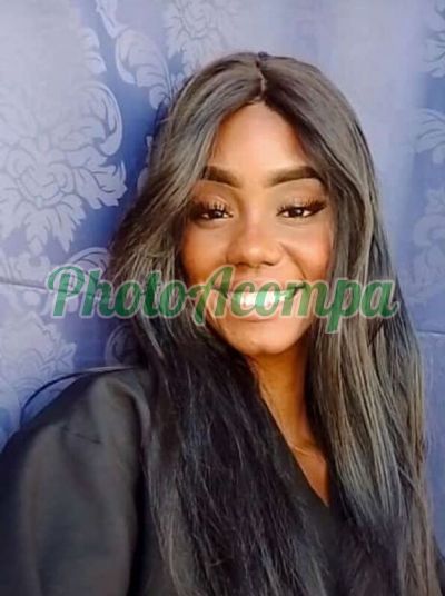 Laíza, mulher que faz massagens eróticas em Salvador