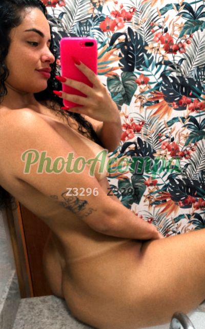 Belinha, mulher que faz videochamadas e sexting