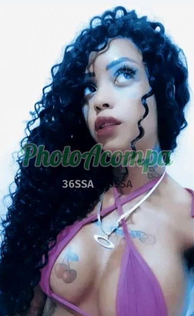 Mirella, mulher que faz videochamadas e sexting