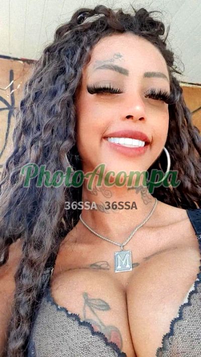 Mirella, mulher que faz videochamadas e sexting