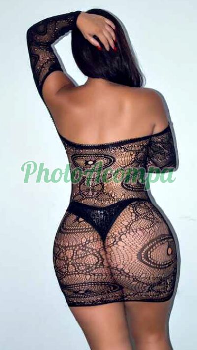 Mel Fênix, mulher que faz massagens eróticas em Jacarepaguá (RJ)