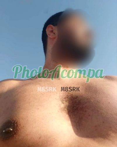 Júnior, homem que faz massagens eróticas em Curitiba