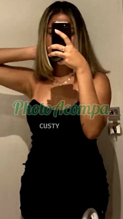 Cassia Lopes, mulher que faz videochamadas e sexting