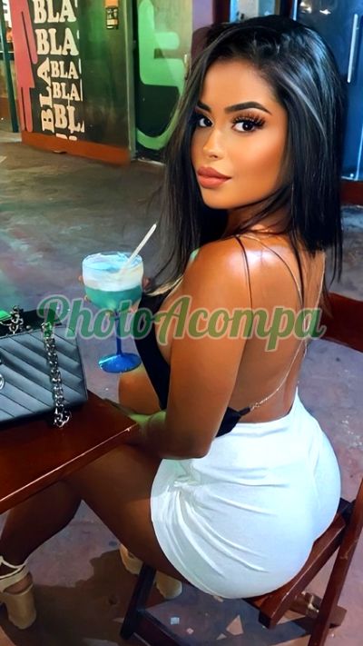 Cacau, garota de programa em Água Branca