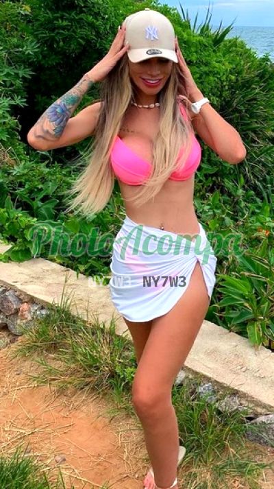 Júlia Sampaio, travesti em Copacabana (RJ)