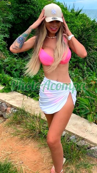 Júlia Sampaio, travesti em Copacabana (RJ)