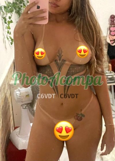 Larah, mulher que faz videochamadas e sexting