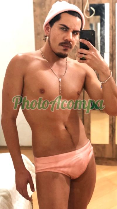Erik, garoto de programa na República (SP)