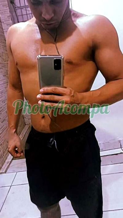 Lucas, garoto de programa em Copacabana (RJ)