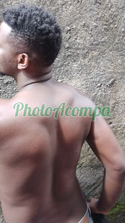 Ícaro, Garoto de programa em Belford Roxo