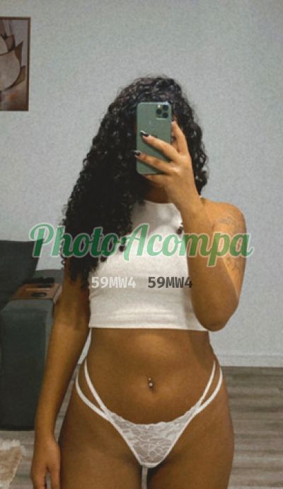 Jade, mulher que faz videochamadas e sexting