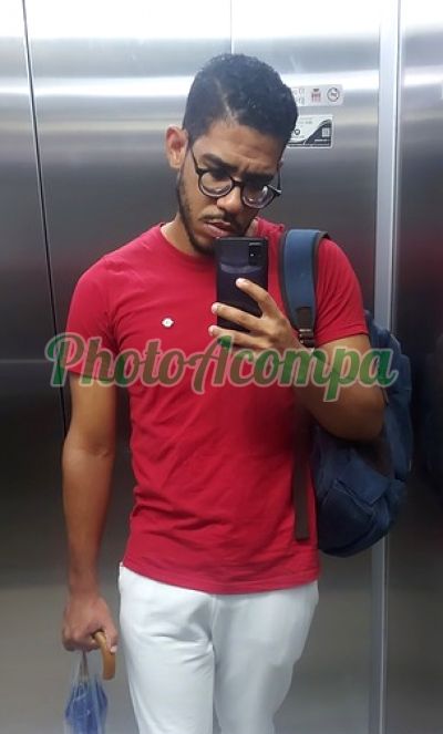 João Vitor Carmo, Homem que faz massagens eróticas em Salvador