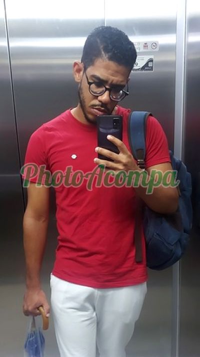 João Vitor Carmo, Homem que faz massagens eróticas em Salvador
