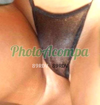 Josy, mulher que faz videochamadas e sexting