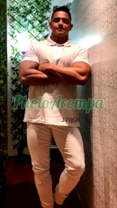 Bernardo, homem que faz massagens eróticas no Recreio dos Bandeirantes (RJ)
