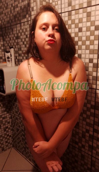 Bela, mulher que faz videochamadas e sexting