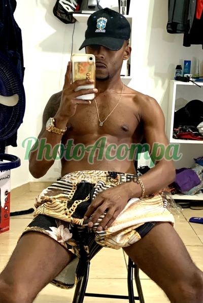 Jhon, garoto de programa no Leblon (RJ)