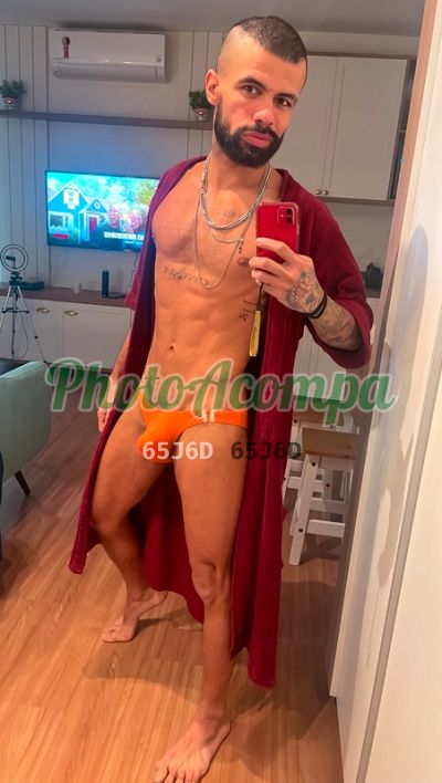 Raphael, garoto de programa no Centro (SP)