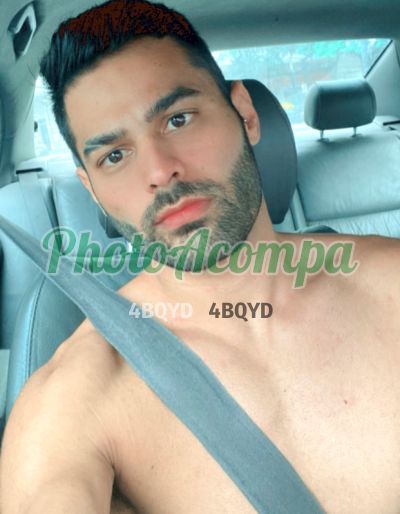 Ravi, homem que faz massagens eróticas em Copacabana (RJ)