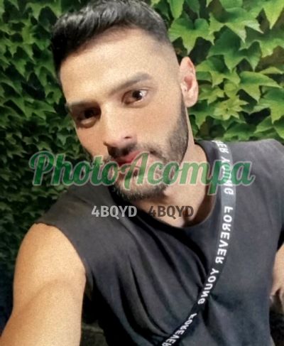 Ravi, homem que faz massagens eróticas em Copacabana (RJ)