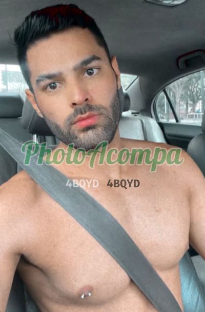 Ravi, homem que faz massagens eróticas em Copacabana (RJ)