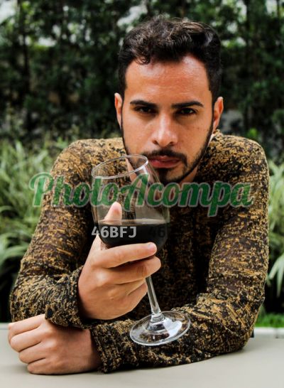 Rei Leônidas, homem que faz massagens eróticas em Curitiba