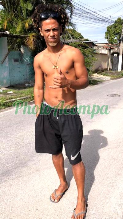 Surfista, garoto de programa em Magé