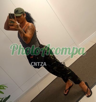 Hellen (21) 98758-8625, Travesti que faz massagens eróticas na Zona Sul (RJ)
