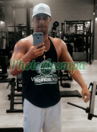 Ricardo Thomaz, homem que faz massagens eróticas em Praia Grande