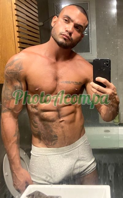 Gabriel, garoto de programa em Copacabana (RJ)