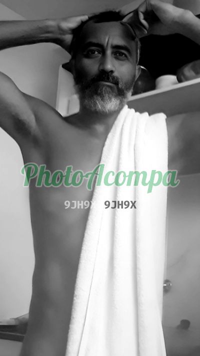 Nokham, homem que faz massagens eróticas em Curitiba