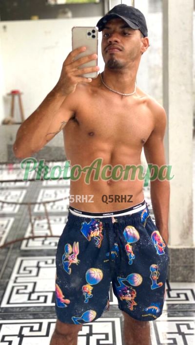 Akin, garoto de programa no Recreio dos Bandeirantes (RJ)