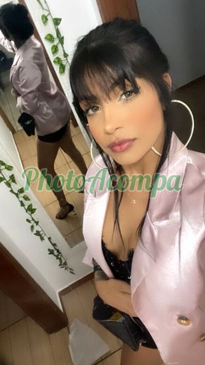 Ninfetinha, mulher que faz videochamadas e sexting
