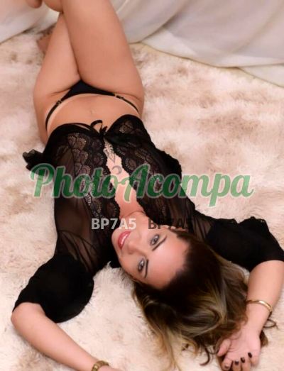 Layla, garota de programa em Santos