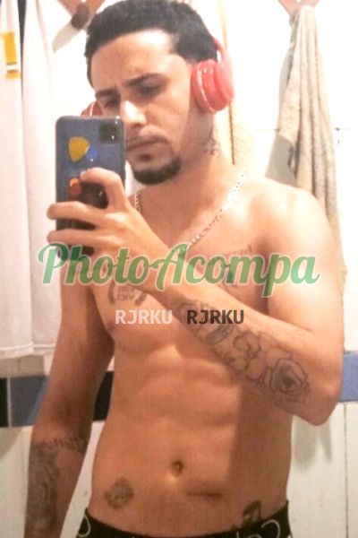 Thayllon, garoto de programa no Recreio dos Bandeirantes (RJ)