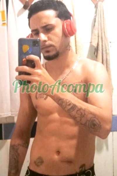 Thayllon, garoto de programa no Recreio dos Bandeirantes (RJ)
