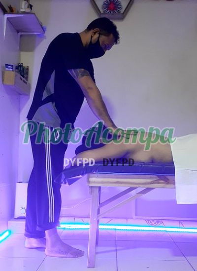 Carlos, homem que faz massagens eróticas em Manaus