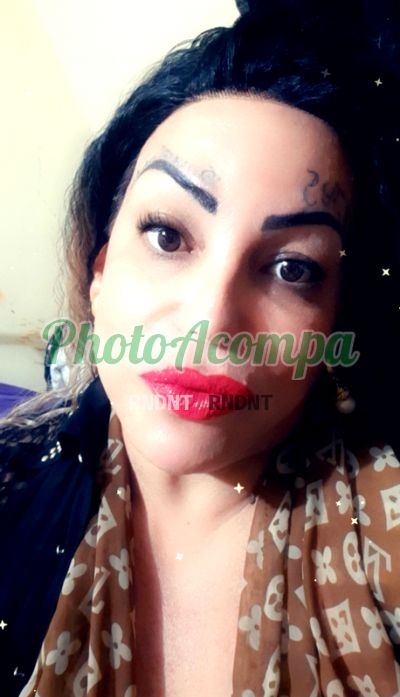 Yzabely, travesti na República (SP)