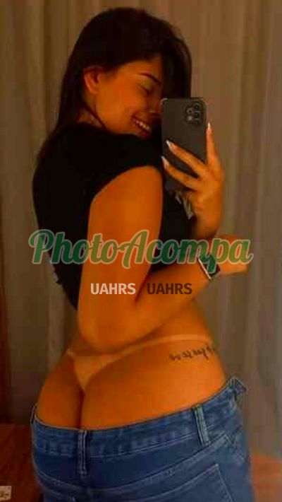 Sophia, mulher que faz massagens eróticas em Copacabana (RJ)
