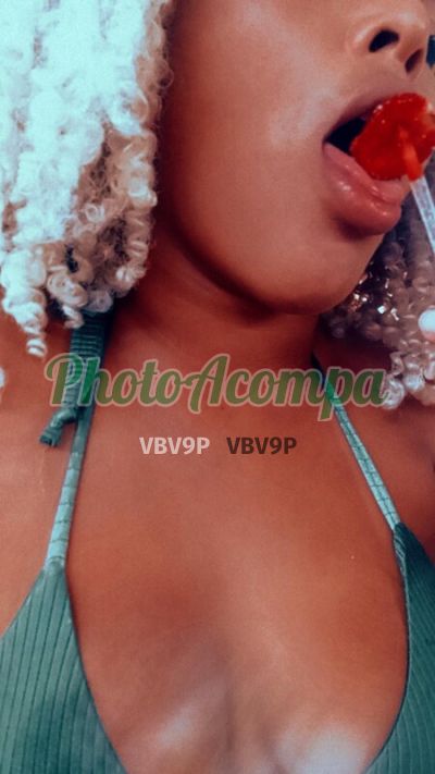Jhully Loback, garota de programa na Liberdade (SP)