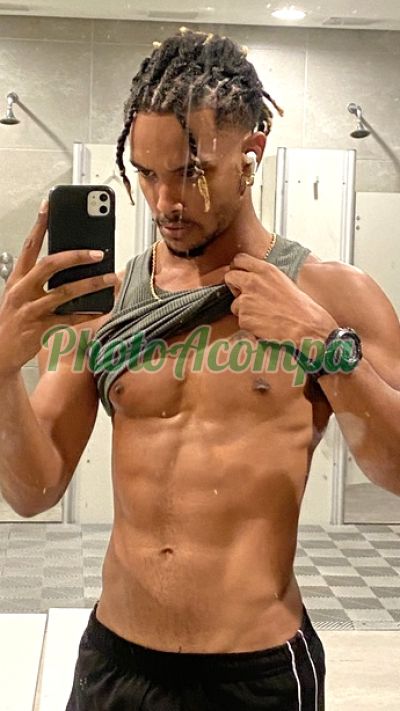 Caíque, garoto de programa em Bonsucesso (RJ)