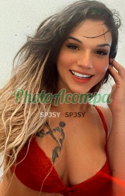 Aghatta, travesti em Copacabana (RJ)