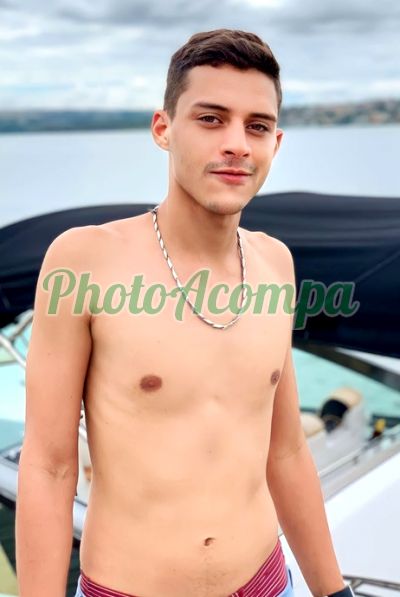 Matheus César, garoto de programa em Santos