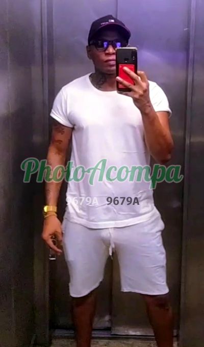 Bruno, homem que faz massagens eróticas em Recife