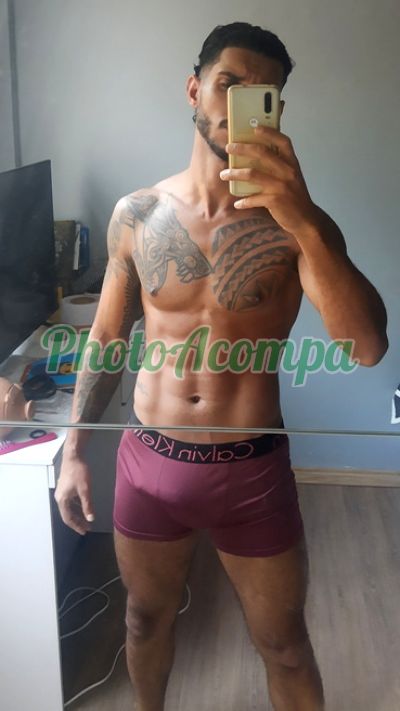 Marroc, homem que faz massagens eróticas no Rio de Janeiro