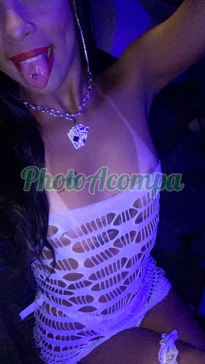 Júlia, Escort em Maricá